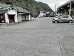 宿をチェックアウトして桜滝に行きます