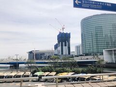 ランチにベイクォーターに向かいます。
マリノスタウン跡地に何かを建てている。