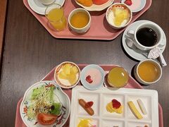 朝ご飯は6時45分から、出発は8時でした。
部屋にwifiがないので、6時に起きてロビー階でスマホをいじっていたらなんだか冷えて、足湯もない時間だったので、朝食の後さっと温泉で温まりました。