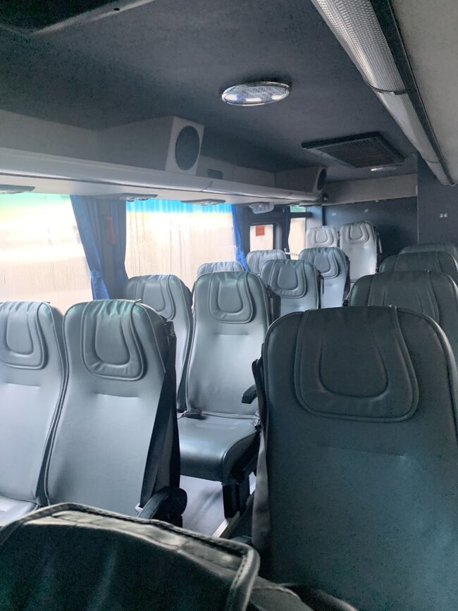 バスはガラガラでした、7時発だから？