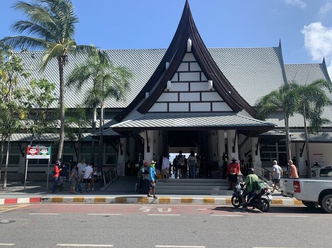 2時間少しでパタヤバスターミナルに到着<br />バスターミナルからはバイタクでバリハイ桟橋フェリー乗り場へ⛴