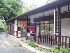 本丸茶屋。
そば・うどん・ソフトクリームなどが売っています。