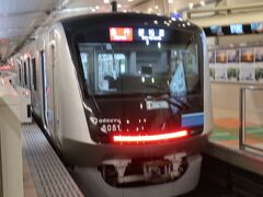 本日も小田急線

05時27分新宿発急行新松田行

車両はこちらの方が新しいけど､この時
https://4travel.jp/travelogue/11743007
と同じ時間の電車で出発します