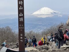 1時間半程で山頂に到着。富士山の眺めが最高です。