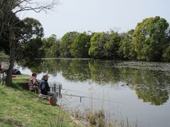 小合溜（東京都葛飾区水元公園）
釣り人が結構います。仕掛けを見ると、ヘラブナ狙いのようです。