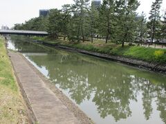草加松原遊歩道（埼玉県草加市）

東武スカイツリーライン 獨協大学前（草加松原）駅周辺の綾瀬川沿いに約1.5kmの松並木があります。