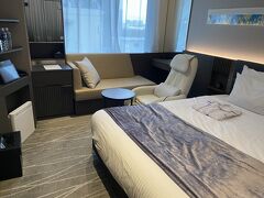 羽田到着後は、本日の宿泊先のレムプラス銀座へ。
1泊6,000円くらいだったんだけど、
東京のビジネスホテルとは思えないくらい広い。