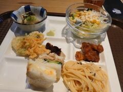 バイキングレストラン八十八家
もうちょっと美味しそうに盛れって感じですね(^-^;
まぁ、味は普通でした。

