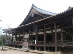 ２０１１年にも訪れていた豊国神社。でもその時はなぜか外観の写真を撮っていなかったんですよね。今回は撮れましたが、拝観時間を過ぎてしまっていたので外から見るだけ。中は前回しっかり見ているのでむしろ外観を見れたのが良かったです。
１１年ぶりの訪問でしたが、建築途中のこの状態で止まってから４００年以上経っているのでそれから考えると一瞬だなと思います。
