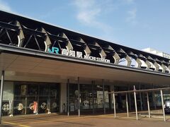 13:40に高知駅に到着。駅のコインロッカーに荷物を預け身軽に