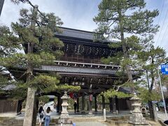 参道の先にある智恩寺へ知恵を授かりにやって来ました。
904年に後醍醐天皇の勅願で創建された日本三文殊のひとつだそうです。
他の2つは山形と奈良にあるそうな。