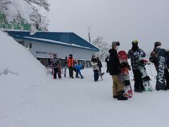 　１３：５５　蔵王中央ロープウェイ鳥兜駅に到着。