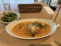 おしゃれなカフェも出来てて、神社らしくないハンバークとパスタのランチを食べました