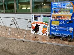 波止浜駅で電車を降り、サンライズ糸山に到着しました。雨だし今治駅スタートでなくて良かったです。