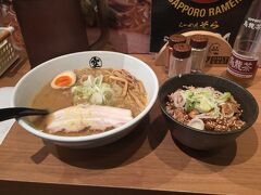 夕食に、10の人気ご当地ラーメン店が集結した「北海道ラーメン道場」の中の「ラーメン空」さんというお店で味噌ラーメンとチャーシュー丼をいただきました！
味噌が染み込んだ麺は濃厚かつしっかりとした味わいで、すごく美味しかったです！


という感じで北海道の旅は以上となります！いかがだったでしょうか？
次の旅行記は、海外編で台湾の旅行記を投稿予定となります。投稿日は6/1予定となります。
ご覧いただいた方ありがとうございました！

☆次の旅行記...
今月はもう一つ投稿しているので、もしよろしければこちらもご覧いただければと思います！
https://4travel.jp/travelogue/11702363

############################################
今年より旅行記の定期投稿を始めました！ 毎月1日0時に公開しています。それ以外でも不定期で投稿する時があるかもしれません。ぜひ感想などいただけましたら幸いです！