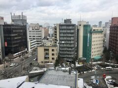 部屋の窓から見えてたのはこんな景色でした
ちなみに朝食は撮り忘れです… カレーを食べました


ホテルとお別れし最終日に向かうのは「定山渓」。目的は乗馬体験です！