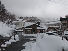 　旅館や民家が並ぶこの一画に、