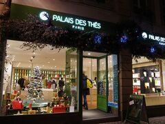 「Palais des Thes」お茶屋さんです。
外から見ただけでは、何を売っているのかちょっとわかりません。
