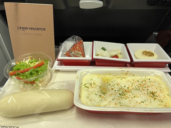 イカとカリフラワー、柚子ドレッシングマリネ<br />牛バラ肉と栗のラザニア<br />フィッシュサラダ<br />キャラメルバニラムース　くるみ入り