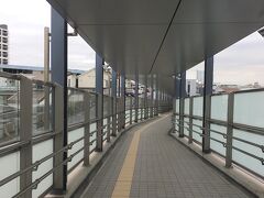 新川崎スクエアを出てデッキを歩き、新川崎駅へ。
2駅間の移動時間は10分ほどでした。
