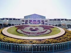 １０：２５

ランドにインパ。

ミッキーがお出迎えです☆彡