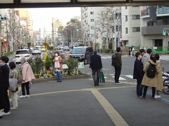 早稲田停留所
バス停は、300ｍ先です。
東京メトロ/早稲田駅まで　徒歩１０分