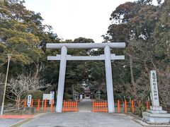 最初は、「息栖神社」へ。「いきす」と読みます。
「鹿島神宮」、「香取神宮」と比べると、こじんまりとしていて静かな神社です。