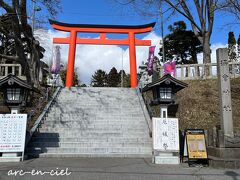 函館の市電の終点「湯の川」駅前にある「湯倉神社」。