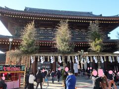 到着です！！！。

「大山門」。

今まで「川崎大師」っていう名だと思っていましたが、「平間寺」という、名称だとは知らなかった・・・。