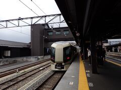 下今市駅です。
下今市駅までは、東武の急行リバティけごんで来ました。
目的地は鬼怒川温泉なので、リバティけごんでそのまま行けるのですが、SLに乗るために途中下車の旅です。