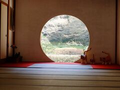 明月院円窓