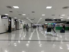 成田空港到着。

第3ターミナルなのでめちゃめちゃ歩く。
とにかく歩く。

鉄道まで徒歩10分くらいかかったかも。。おつかれさまでした。