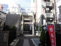 駅近くにある烏森神社です。