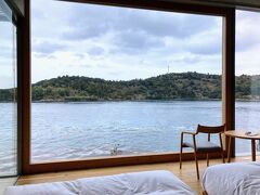 ゴロンとしてこの感じ。
天気が良かったら夕焼けの時間だけにそこは残念…