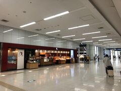 今回はJALに搭乗するので、羽田空港第1ターミナル駅で下車。