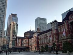 朝の東京駅
お天気もよく、きれいな東京駅舎を観ることができました。
少しお出かけました。(朝イチで靖国神社と東京大神宮へお参りしてきました。)