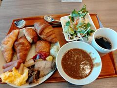 人吉に行くつもりで予約したスーパーホテル熊本八代
なかなか快適なホテルでした。
朝食も焼き立てパンおいしかったです。