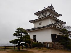 お腹が一杯になった後は、丸亀城に移動。
こちらは次の旅行記で紹介します。