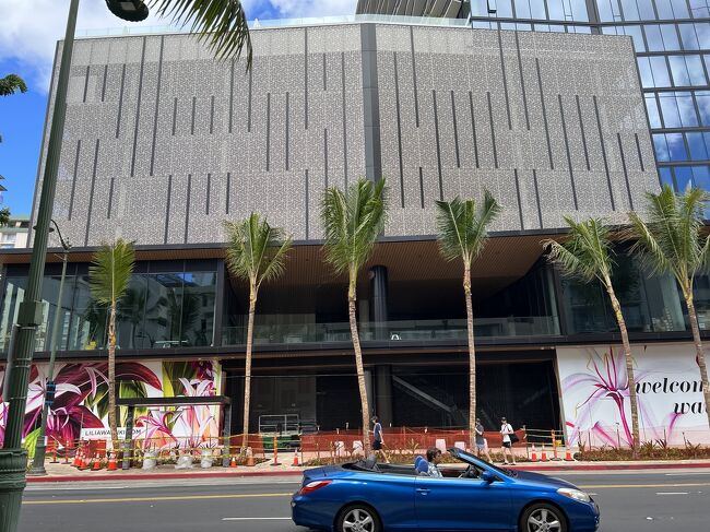 さて、おなかもすいたし何か食べに行こうかな。<br />クヒオ通りを東に歩いて・・<br />フードパントリー跡地はほとんど完成している。