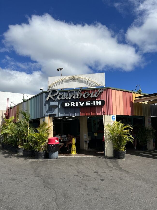 まだ来た事なかったんだ。<br />ハワ恋で、まことさんがハワイに行ったらまず最初に食べたい所はレインボードライブインって言ってたのを思い出して。