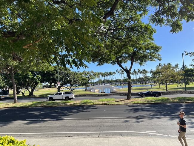 アラモアナビーチにも行きたいけど今回は時間ないし無理かな