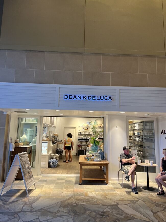 次にロイヤルハワイアンセンターのDEEN＆DELUCAへ