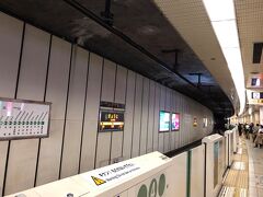 京都駅から地下に潜り、まずは地下鉄烏丸線で四条まで二駅。
