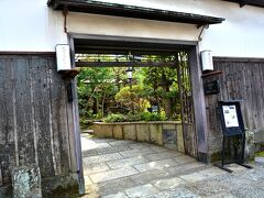 旅館くらしき
http://www.ryokan-kurashiki.jp/top.php

ランチのお店からお宿に到着。
入口がよくわからなくて、正面ではなくお庭の入口に来てしまった（笑）
駐車場が少し離れているとのことで、スタッフに移動してもらいました。荷物も預かってもらいチェックインタイムまで街散策へ出発。