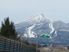 東北道から郡山jctで磐越自動車道に折れます。
福島は晴れるとあったのにどんよりです。


