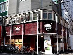 アーケード街に入る手前の角地に、御目当てのお店を見つけましたー♪
工夫もひねりも何もない…、そのままのネーミング！！ふぉーの店（笑）