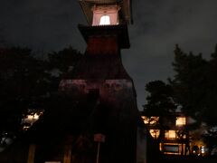 琴電の駅の横には高燈籠。
大きいなぁと思ったら1860年に完成した、高さ27メートルの日本一高い灯籠らしい。
国の重要有形民俗文化財に指定されているとか。