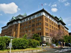 「愛知県庁」はお城のような屋根が乗っかっています