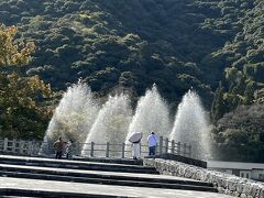 吉香公園の大噴水。
かなり激しめでした。