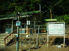 塩狩駅は、森の中の静かな駅。
途中で、一瞬建物が見えた。
そこが三浦綾子記念館で、